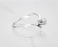 Pierścionek z białego złota z diamentem 05942