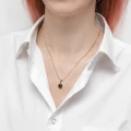 54738 Zawieszka z żółtego złota z okrągłym diopsydem