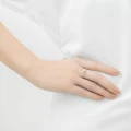 Klasyczny pierścionek z żółtego złota z brylantami