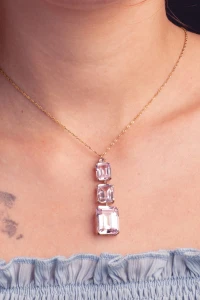 Złoty naszyjnik z kwarcem i rozetą diamentowymi