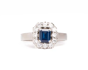 Złoty pierścionek z szafirem 0,42 ct i diamentami 0,70 ct