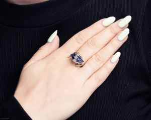Pierścionek z szafirami i diamentami, ok. 0,30 ct