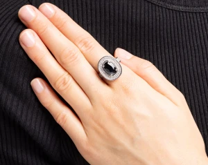 Pierścionek z szafirem 3,78 ct i 102 diamentami