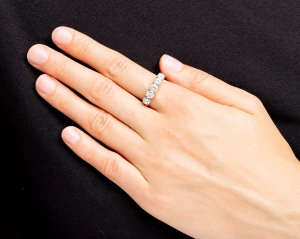 Pierścionek z 5 diamentami o masie ok. 1,5 ct