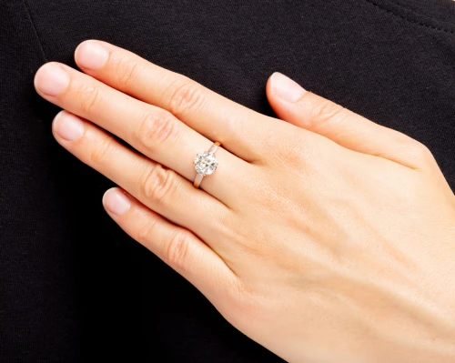 Złoty pierścionek z brylantem ok. 1,5 ct