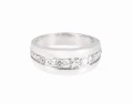 Pierścionek w typie obrączki z diamentami ok. 0,45 ct