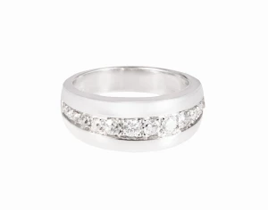 Pierścionek w typie obrączki z diamentami ok. 0,45 ct