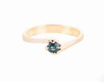 Pierścionek z szafirem ok. 0,24 ct