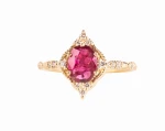 Pierścionek z rubinem ok. 1 ct i diamentami