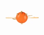 Broszka z koralem w 4 łapkach, w żółtym złocie