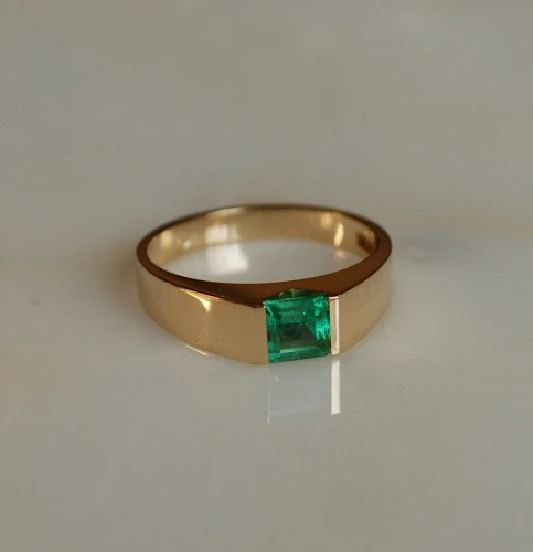 Złoty pierścionek ze szmaragdem z Etiopii, ok. 0,60 ct