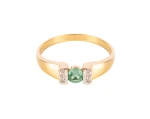 Pierścionek ze szmaragdem ok. 0,50 ct oraz diamentami