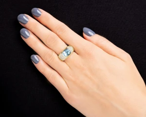 Złoty pierścionek z topazem ok. 2,70 ct i 20 diamentami ok. 0,40 ct
