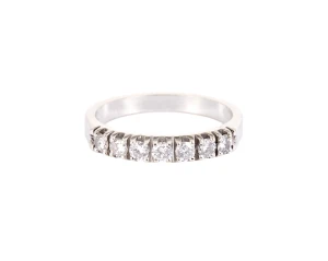 Pierścionek typu obrączka z diamentami, ok. 0,35 ct