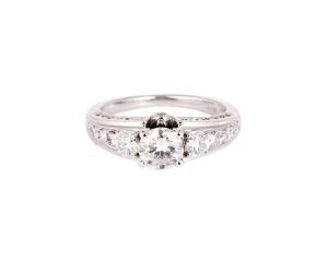 Pierścionek wysadzany brylantami łącznie 1,55 ct