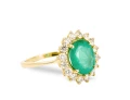 Pierścionek wykonany w złocie ze szmaragdem i diamentową karmazycją