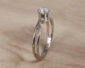 Pierścionek z diamentem 06910