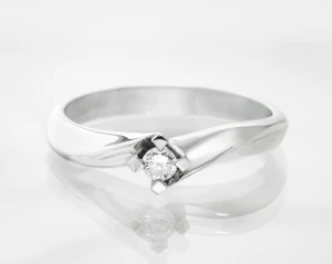Pierścionek mijanka z białego złota z diamentem ok. 0,10ct