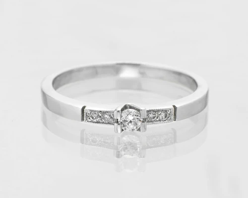 Pierścionek z białego złota z diamentami 07707