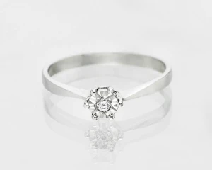 Pierścionek z białego złota z diamentem ok. 0,03 ct