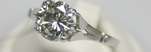 Pierścionek z diamentem Pierścionek z diamentem